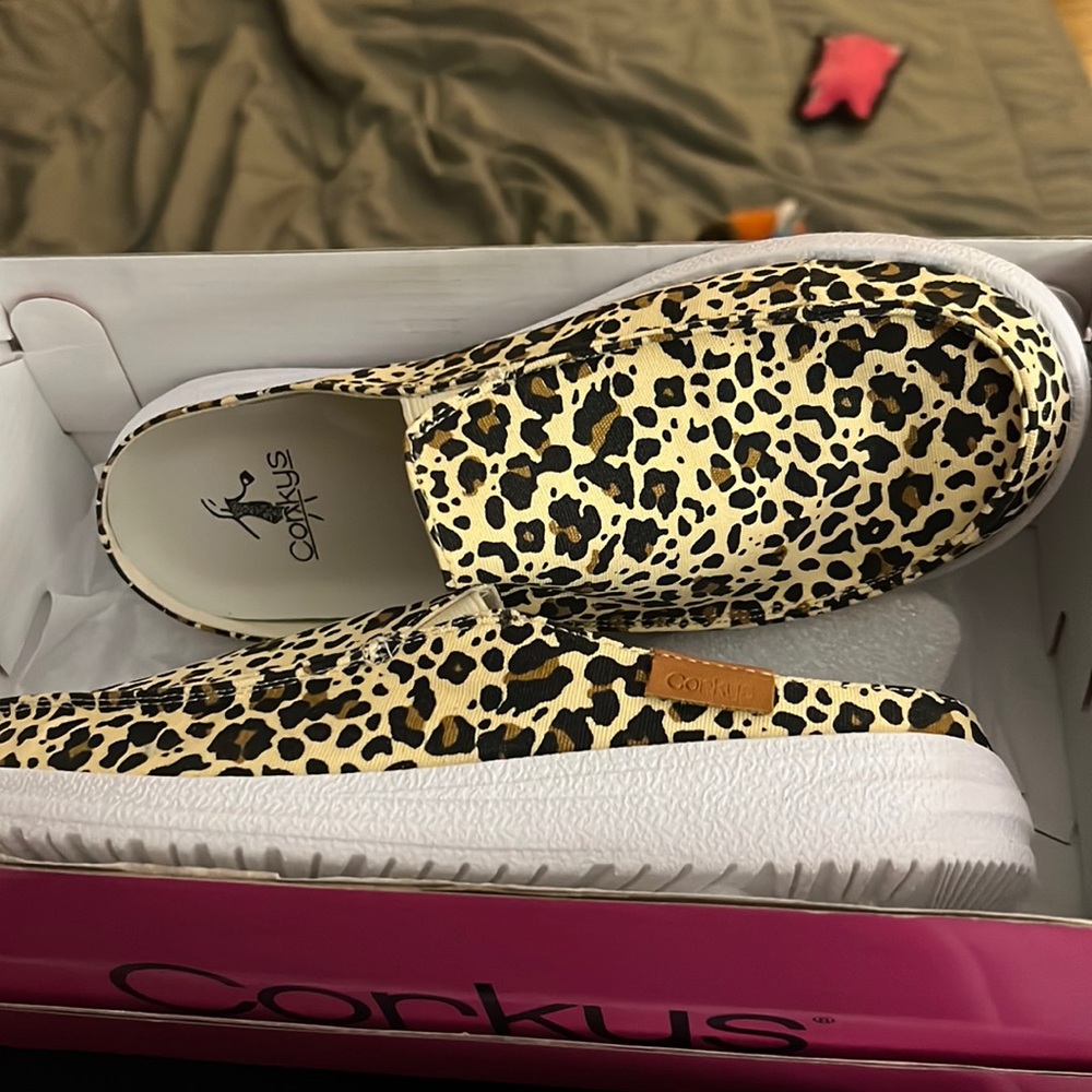 Corkys leopard pontoon slip on shoes. Brand new